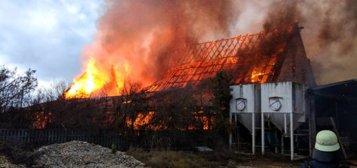 Brand eines Gebäudes in Lohhof