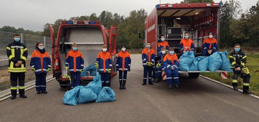 Die Jugendfeuerwehr sammelte im Rahmen der AWV-Müllsammelaktion achtlos weggeworfenen Müll