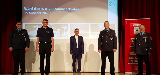 Von links nach rechts: Timo Gayr, 2. Kdt. Thomas Hofmann, Bgm. Günther Pfefferer, 1. Kdt. Tobias Ferber und Kreisbrandinspektor Heinz Mayr