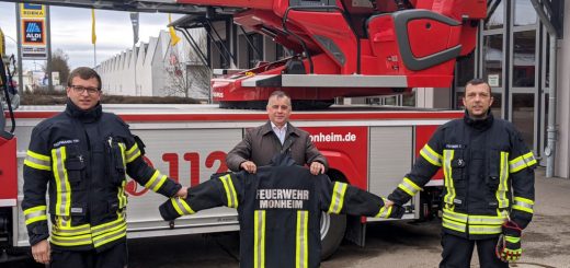 Neue Schutzkleidung für die Feuerwehr Monheim